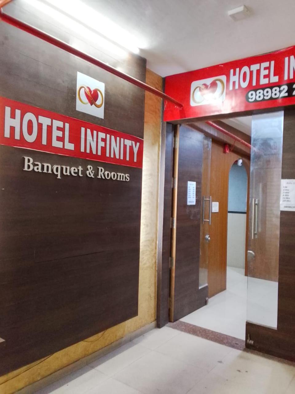 Infinity Rooms & Banquet スーラト エクステリア 写真